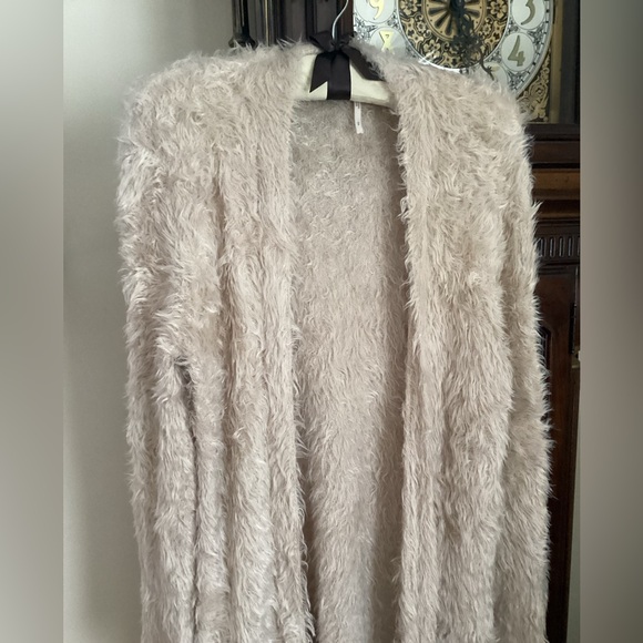 🛍️ Free People Long Cream Soft Maxi Cardigan
Size Small - Picture 3 of 7